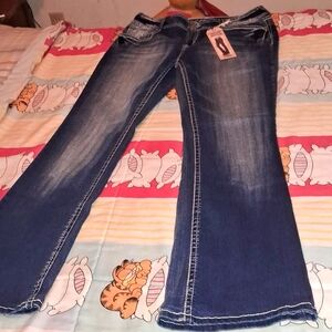 NWT,Bootcut,Whiskered,Jeans with Rear Pocket Embroidery & Luscious Curvy Fit💥